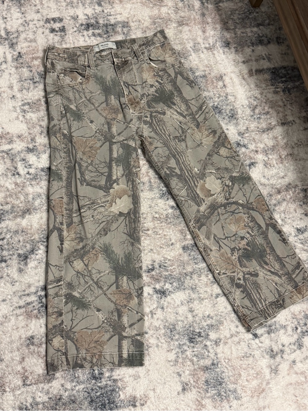 Hollister Men's Relaxed Camouflage Jeans - Taupe & Olive